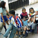 Foto: Kinder in Feria Libre, Ecuador